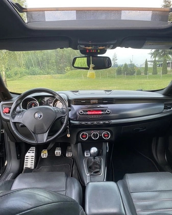 Alfa Romeo Giulietta cena 33500 przebieg: 230000, rok produkcji 2011 z Siewierz małe 277